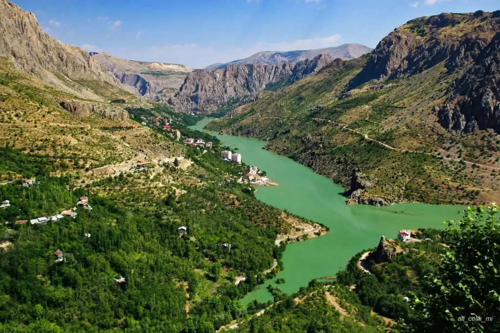 Kemaliye ( Eğin)